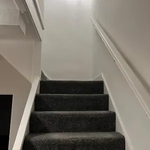 https://cutecozy-and-bright-apartment.cambridgehotelsuk.com