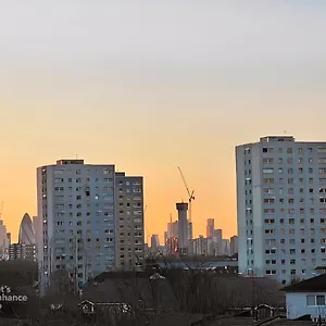 Homestay Bright Spacious En-suite W/ Views - 8min From Bridge!, London
