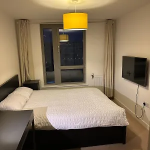 Apartment Entire 2 Bedroom Flat, London