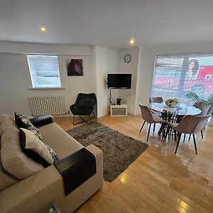 https://superior-canary-wharf-o2-arena-2bed-apartment.cambridgehotelsuk.com